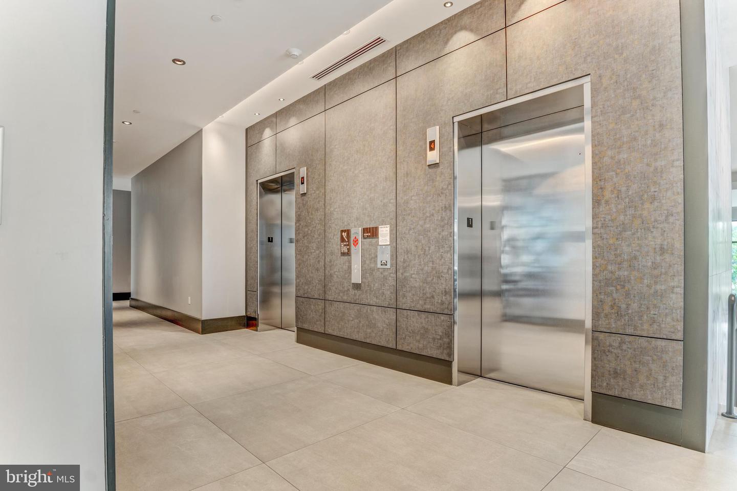 1761 OLD MEADOW RD #209, MCLEAN, Virginia 22102, 2 Bedrooms Bedrooms, ,1 BathroomBathrooms,Residential,For sale,1761 OLD MEADOW RD #209,VAFX2240720 MLS # VAFX2240720