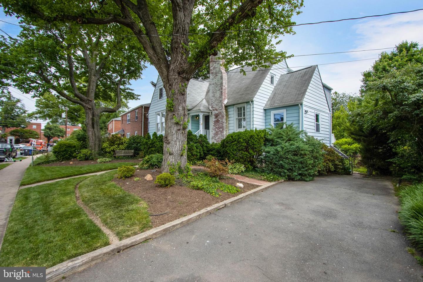 2408 3RD ST N, ARLINGTON, Virginia 22201, 5 Bedrooms Bedrooms, ,2 BathroomsBathrooms,Residential,For sale,2408 3RD ST N,VAAR2057596 MLS # VAAR2057596