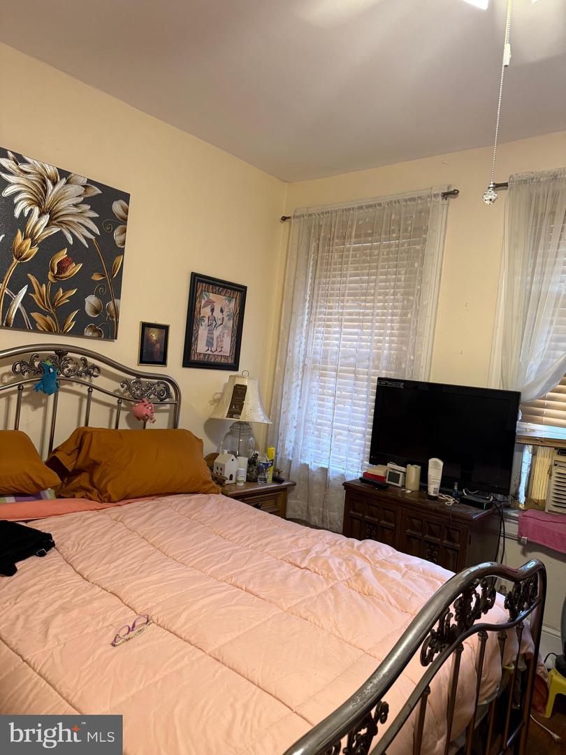 1121 8TH ST NE, WASHINGTON, District Of Columbia 20002, 4 Bedrooms Bedrooms, ,2 BathroomsBathrooms,Residential,For sale,1121 8TH ST NE,DCDC2201742 MLS # DCDC2201742