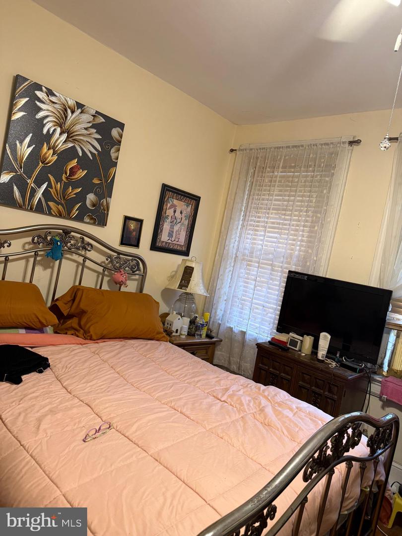 1121 8TH ST NE, WASHINGTON, District Of Columbia 20002, 4 Bedrooms Bedrooms, ,2 BathroomsBathrooms,Residential,For sale,1121 8TH ST NE,DCDC2201742 MLS # DCDC2201742