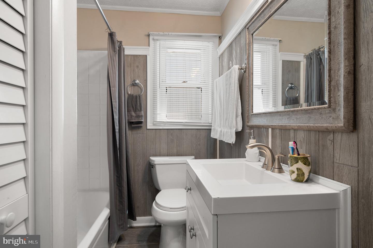 106 LIGHTHOUSE DR, HAMPTON, Virginia 23664, 6 Bedrooms Bedrooms, ,3 BathroomsBathrooms,Residential,For sale,106 LIGHTHOUSE DR,VAHM2000092 MLS # VAHM2000092