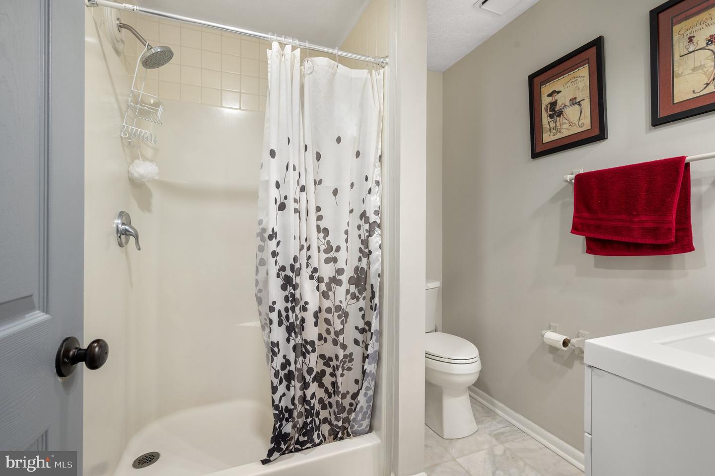 106 LIGHTHOUSE DR, HAMPTON, Virginia 23664, 6 Bedrooms Bedrooms, ,3 BathroomsBathrooms,Residential,For sale,106 LIGHTHOUSE DR,VAHM2000092 MLS # VAHM2000092