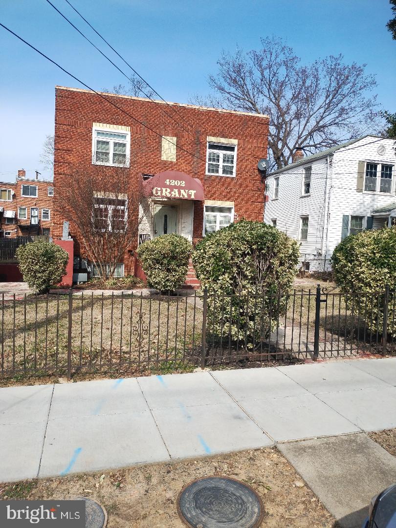 4202 GRANT ST NE #202, WASHINGTON, District Of Columbia 20019, 1 Bedroom Bedrooms, ,1 BathroomBathrooms,Residential,For sale,4202 GRANT ST NE #202,DCDC2202540 MLS # DCDC2202540