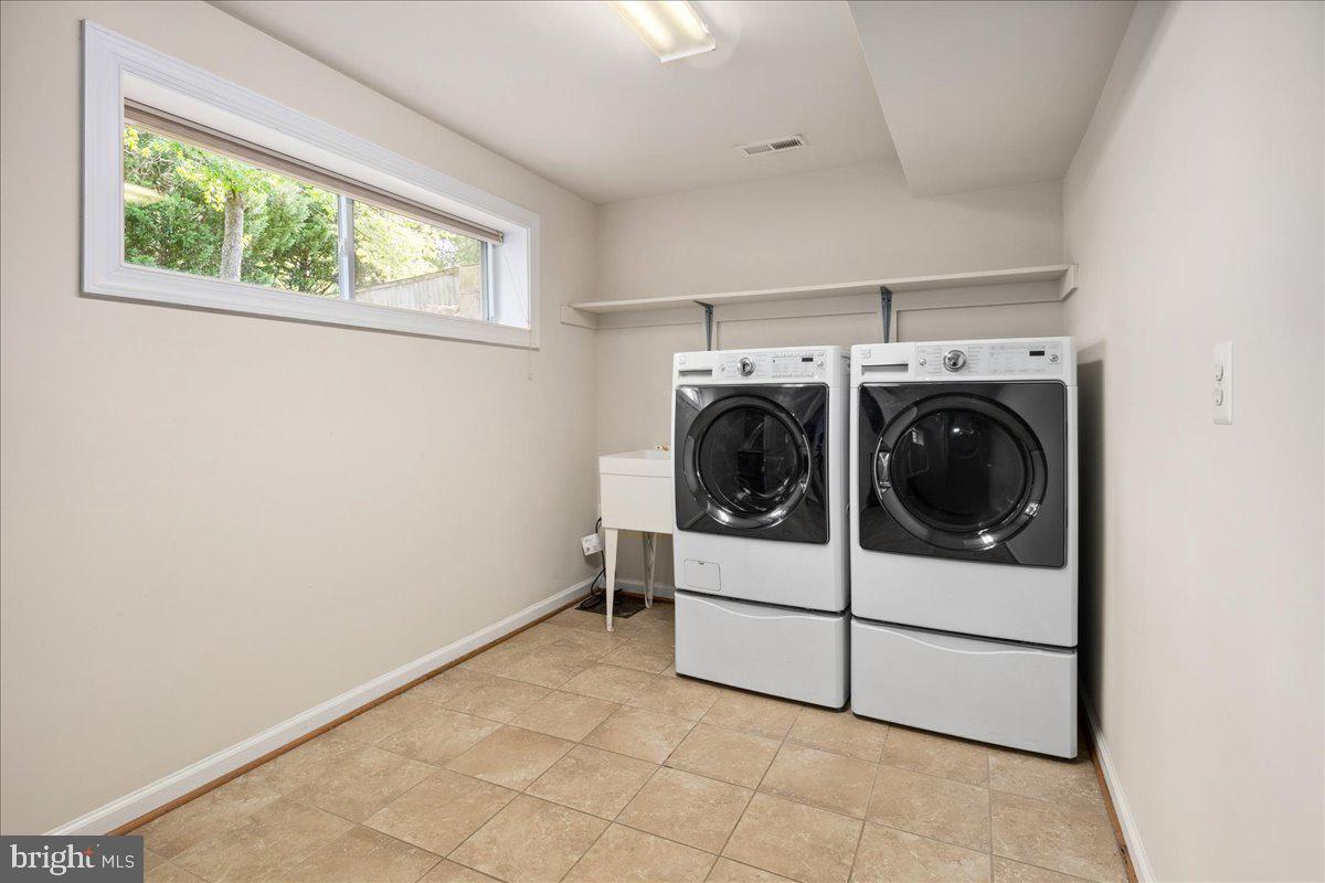 3427 RAMSGATE TER, ALEXANDRIA, Virginia 22309, 4 Bedrooms Bedrooms, ,3 BathroomsBathrooms,Residential,For sale,3427 RAMSGATE TER,VAFX2243668 MLS # VAFX2243668