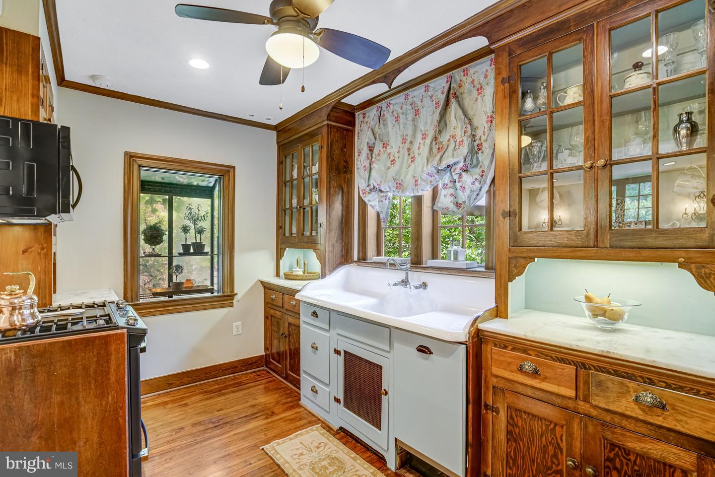 2305 S INGE ST S, ARLINGTON, Virginia 22202, 4 Bedrooms Bedrooms, ,2 BathroomsBathrooms,Residential,For sale,2305 S INGE ST S,VAAR2058458 MLS # VAAR2058458