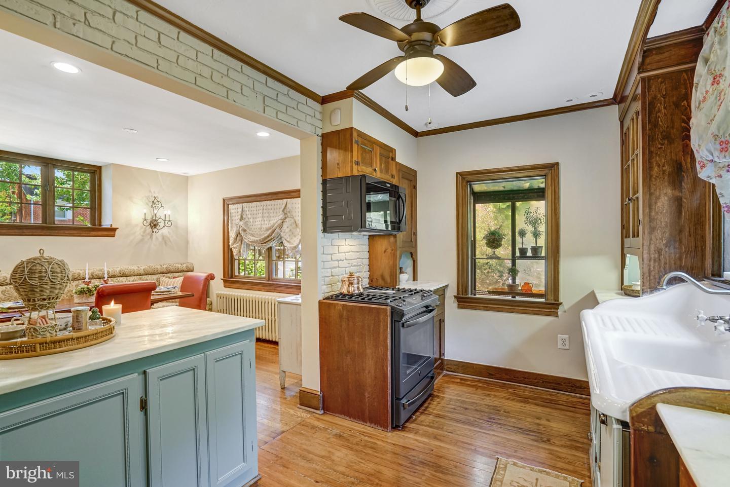 2305 S INGE ST S, ARLINGTON, Virginia 22202, 4 Bedrooms Bedrooms, ,2 BathroomsBathrooms,Residential,For sale,2305 S INGE ST S,VAAR2058458 MLS # VAAR2058458