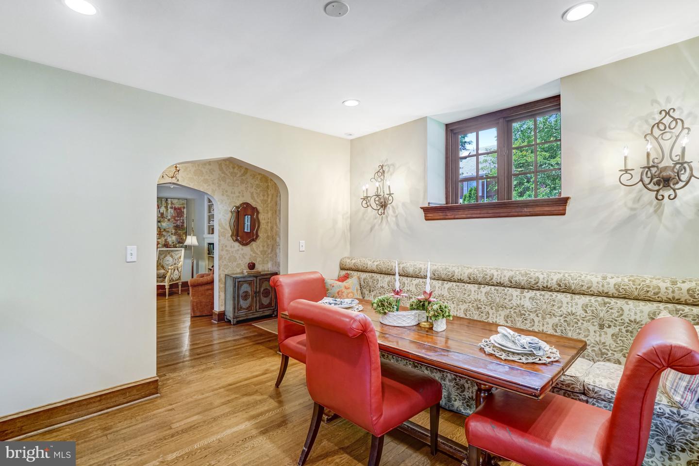 2305 S INGE ST S, ARLINGTON, Virginia 22202, 4 Bedrooms Bedrooms, ,2 BathroomsBathrooms,Residential,For sale,2305 S INGE ST S,VAAR2058458 MLS # VAAR2058458