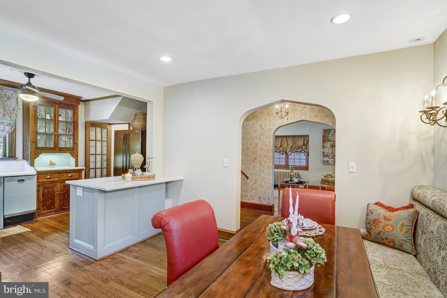2305 S INGE ST S, ARLINGTON, Virginia 22202, 4 Bedrooms Bedrooms, ,2 BathroomsBathrooms,Residential,For sale,2305 S INGE ST S,VAAR2058458 MLS # VAAR2058458
