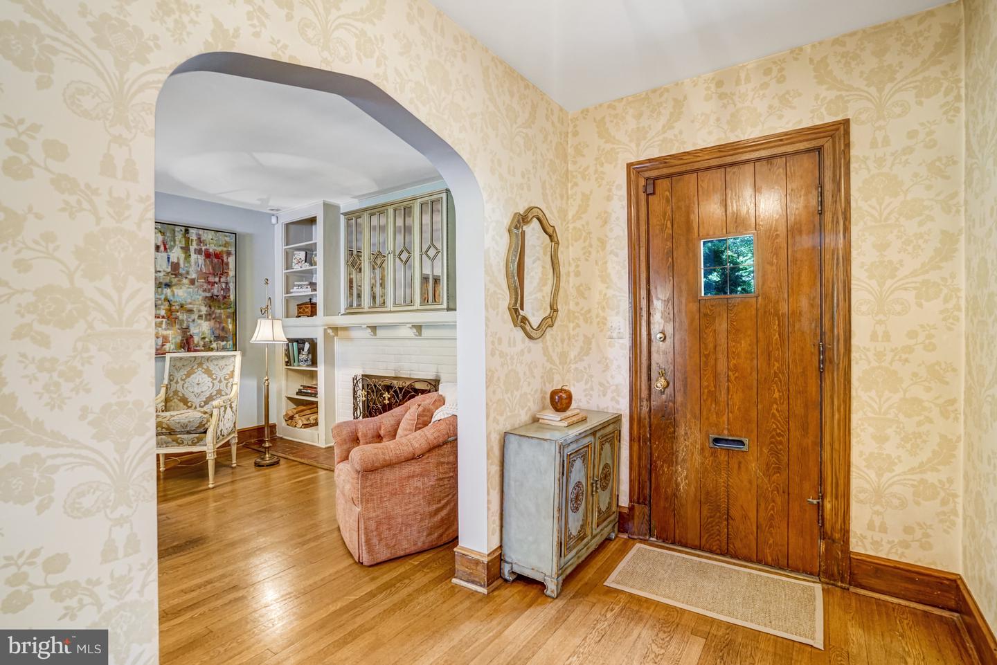 2305 S INGE ST S, ARLINGTON, Virginia 22202, 4 Bedrooms Bedrooms, ,2 BathroomsBathrooms,Residential,For sale,2305 S INGE ST S,VAAR2058458 MLS # VAAR2058458