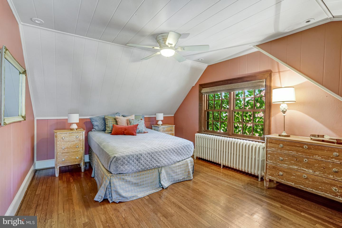 2305 S INGE ST S, ARLINGTON, Virginia 22202, 4 Bedrooms Bedrooms, ,2 BathroomsBathrooms,Residential,For sale,2305 S INGE ST S,VAAR2058458 MLS # VAAR2058458