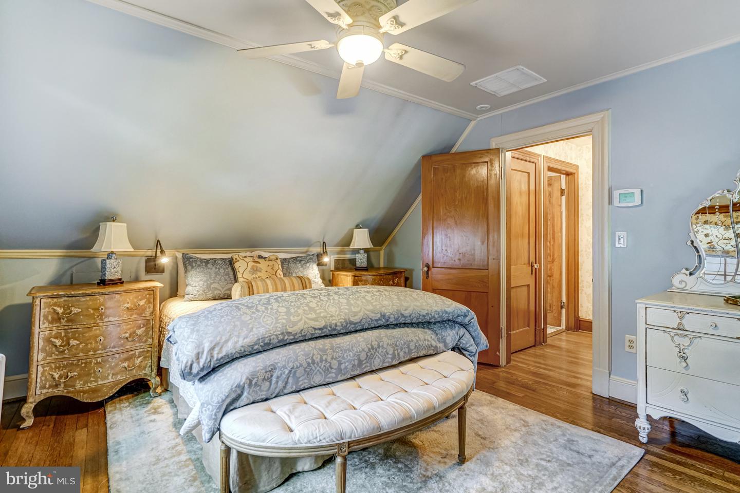 2305 S INGE ST S, ARLINGTON, Virginia 22202, 4 Bedrooms Bedrooms, ,2 BathroomsBathrooms,Residential,For sale,2305 S INGE ST S,VAAR2058458 MLS # VAAR2058458