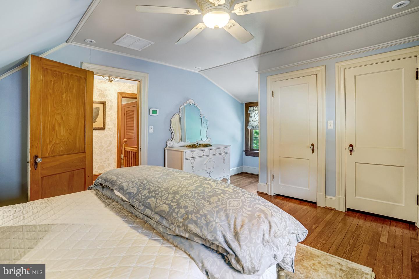 2305 S INGE ST S, ARLINGTON, Virginia 22202, 4 Bedrooms Bedrooms, ,2 BathroomsBathrooms,Residential,For sale,2305 S INGE ST S,VAAR2058458 MLS # VAAR2058458