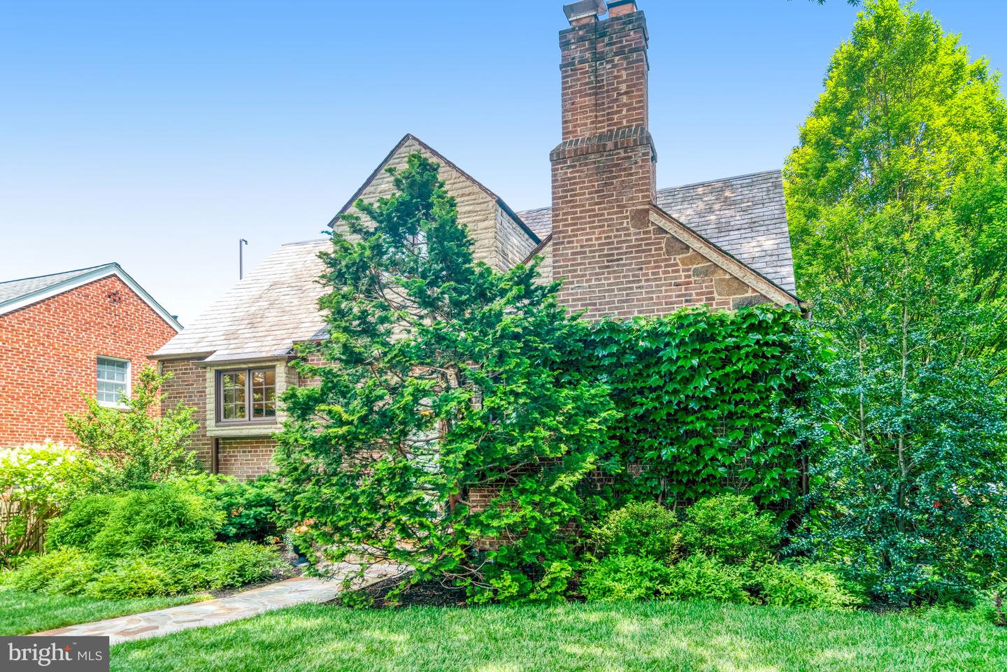 2305 S INGE ST S, ARLINGTON, Virginia 22202, 4 Bedrooms Bedrooms, ,2 BathroomsBathrooms,Residential,For sale,2305 S INGE ST S,VAAR2058458 MLS # VAAR2058458