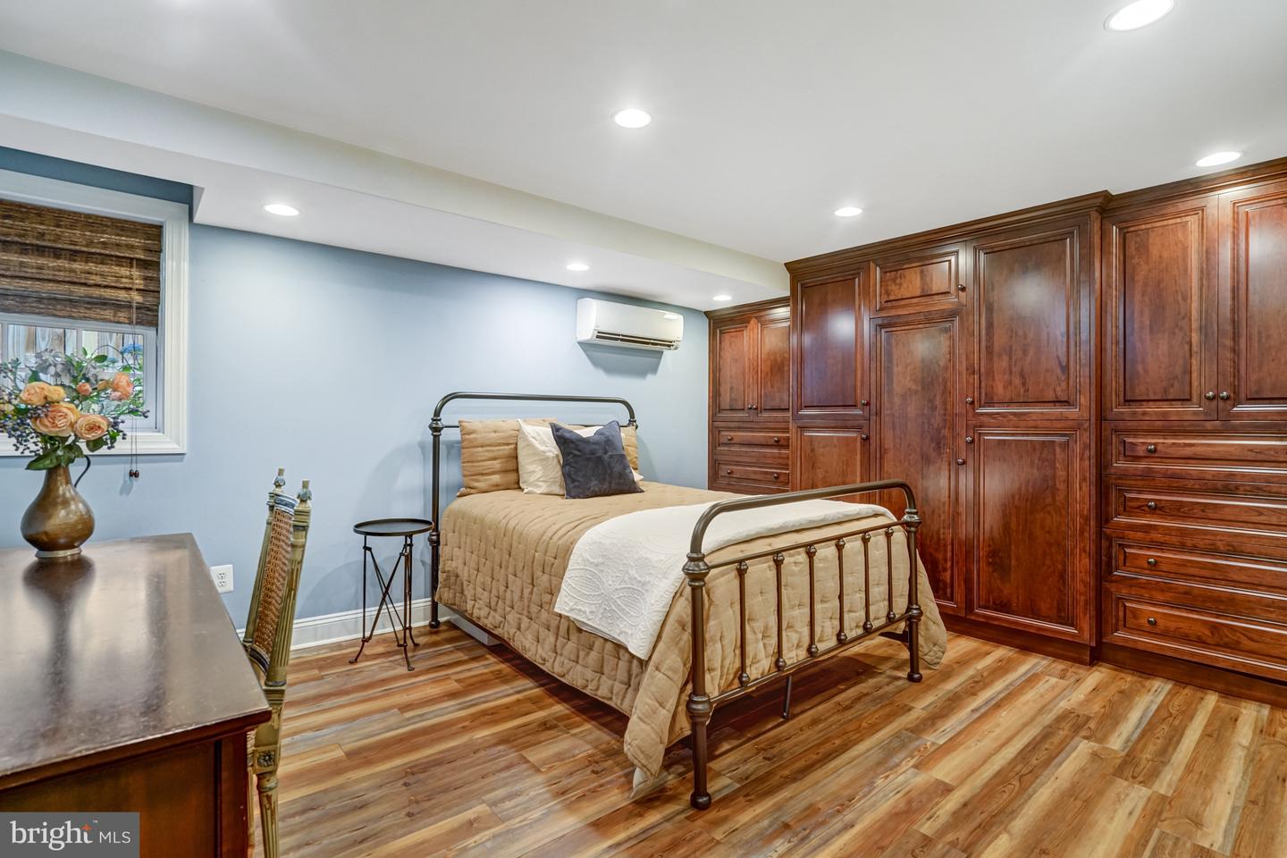 2305 S INGE ST S, ARLINGTON, Virginia 22202, 4 Bedrooms Bedrooms, ,2 BathroomsBathrooms,Residential,For sale,2305 S INGE ST S,VAAR2058458 MLS # VAAR2058458