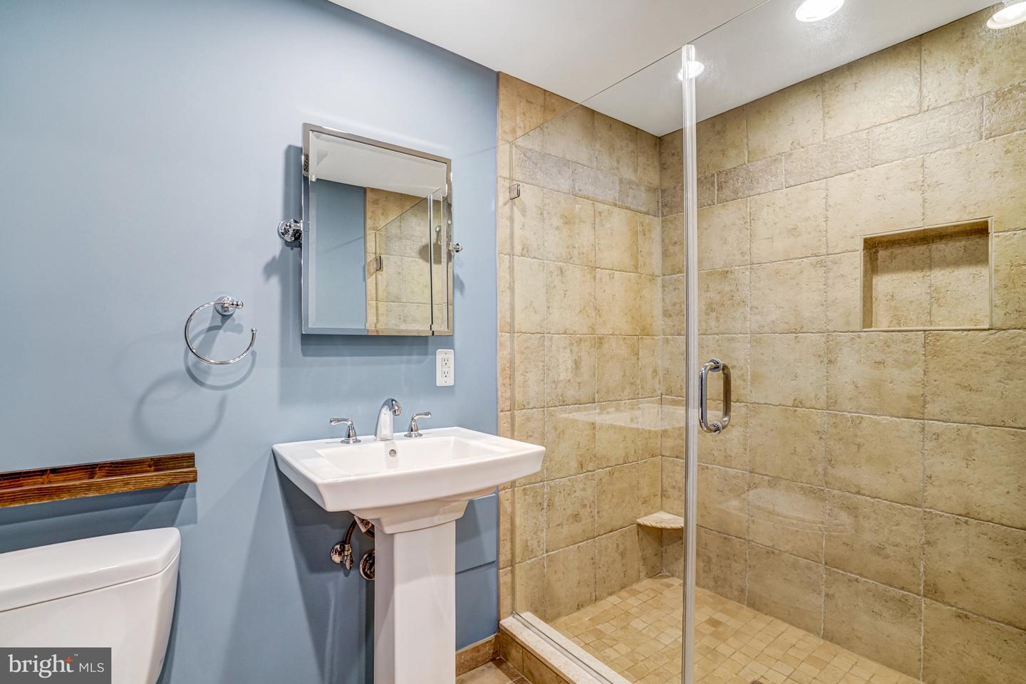2305 S INGE ST S, ARLINGTON, Virginia 22202, 4 Bedrooms Bedrooms, ,2 BathroomsBathrooms,Residential,For sale,2305 S INGE ST S,VAAR2058458 MLS # VAAR2058458