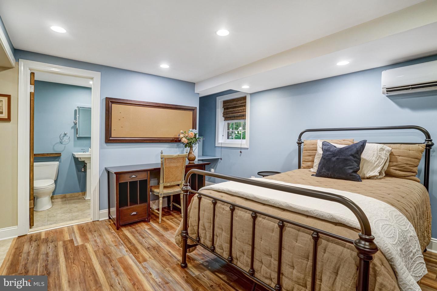 2305 S INGE ST S, ARLINGTON, Virginia 22202, 4 Bedrooms Bedrooms, ,2 BathroomsBathrooms,Residential,For sale,2305 S INGE ST S,VAAR2058458 MLS # VAAR2058458