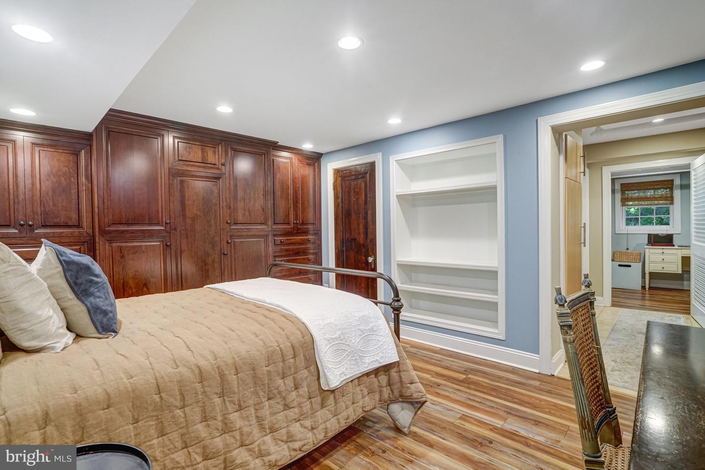 2305 S INGE ST S, ARLINGTON, Virginia 22202, 4 Bedrooms Bedrooms, ,2 BathroomsBathrooms,Residential,For sale,2305 S INGE ST S,VAAR2058458 MLS # VAAR2058458