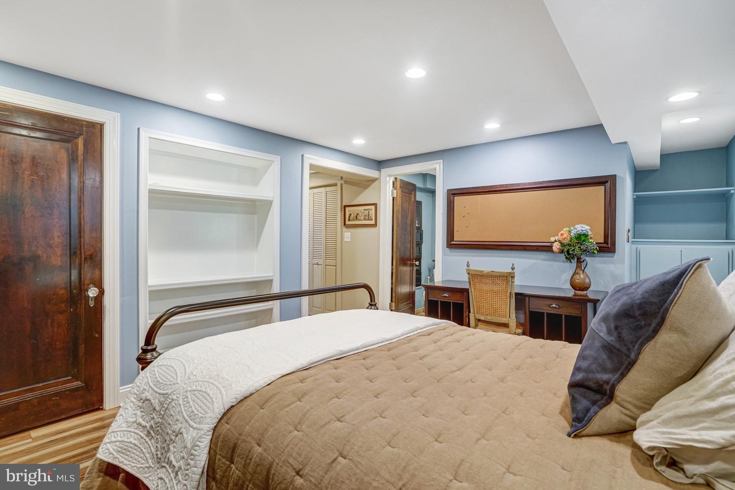 2305 S INGE ST S, ARLINGTON, Virginia 22202, 4 Bedrooms Bedrooms, ,2 BathroomsBathrooms,Residential,For sale,2305 S INGE ST S,VAAR2058458 MLS # VAAR2058458