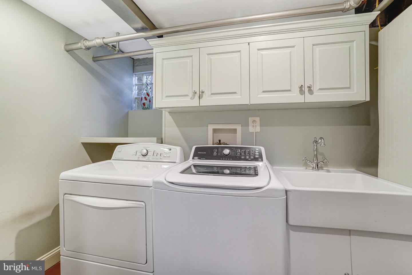 2305 S INGE ST S, ARLINGTON, Virginia 22202, 4 Bedrooms Bedrooms, ,2 BathroomsBathrooms,Residential,For sale,2305 S INGE ST S,VAAR2058458 MLS # VAAR2058458