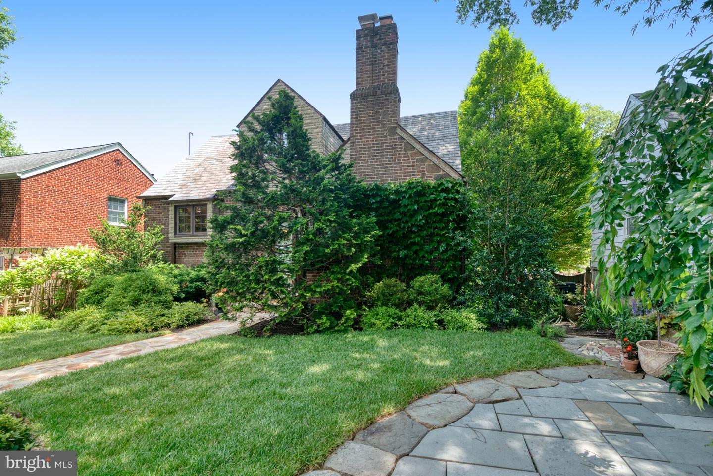 2305 S INGE ST S, ARLINGTON, Virginia 22202, 4 Bedrooms Bedrooms, ,2 BathroomsBathrooms,Residential,For sale,2305 S INGE ST S,VAAR2058458 MLS # VAAR2058458