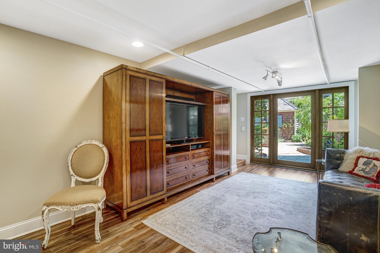 2305 S INGE ST S, ARLINGTON, Virginia 22202, 4 Bedrooms Bedrooms, ,2 BathroomsBathrooms,Residential,For sale,2305 S INGE ST S,VAAR2058458 MLS # VAAR2058458