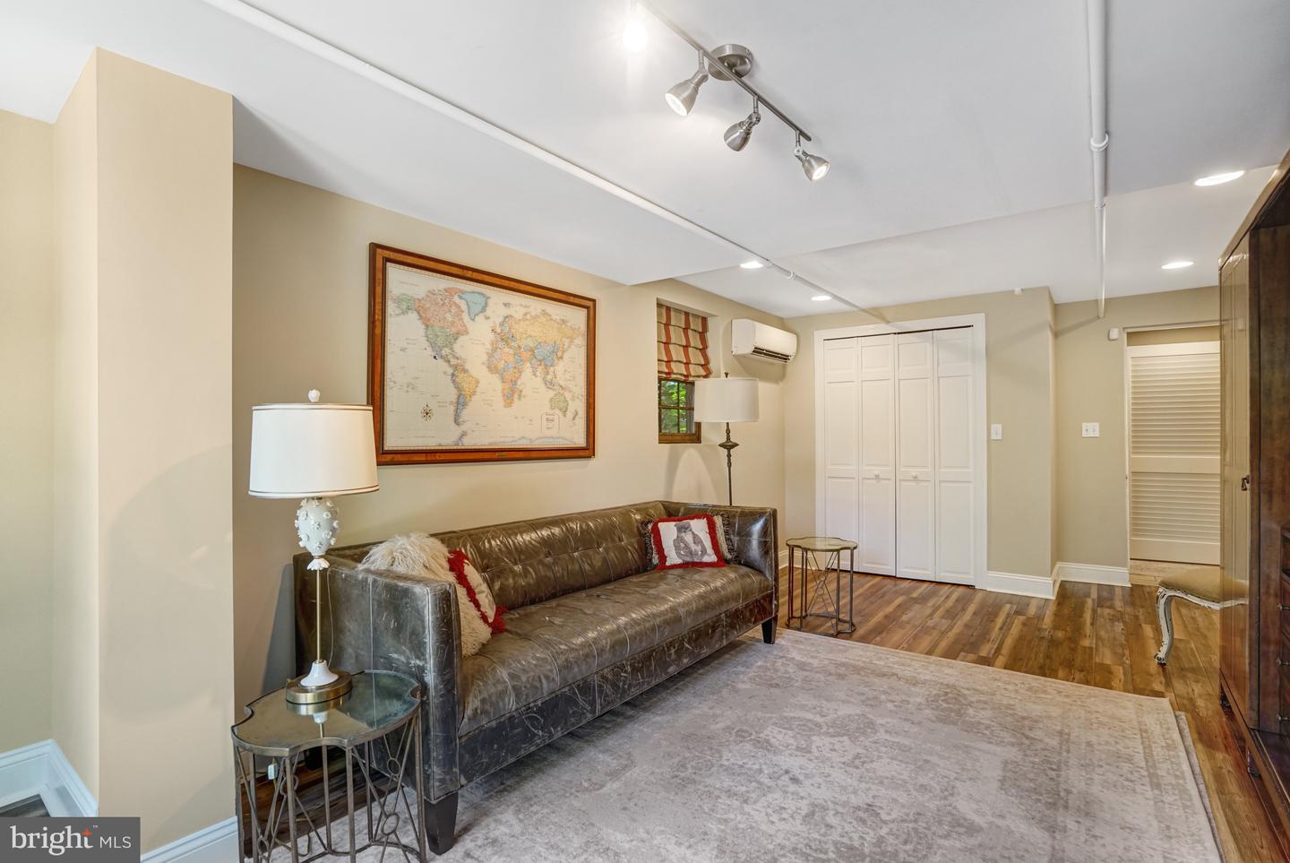 2305 S INGE ST S, ARLINGTON, Virginia 22202, 4 Bedrooms Bedrooms, ,2 BathroomsBathrooms,Residential,For sale,2305 S INGE ST S,VAAR2058458 MLS # VAAR2058458