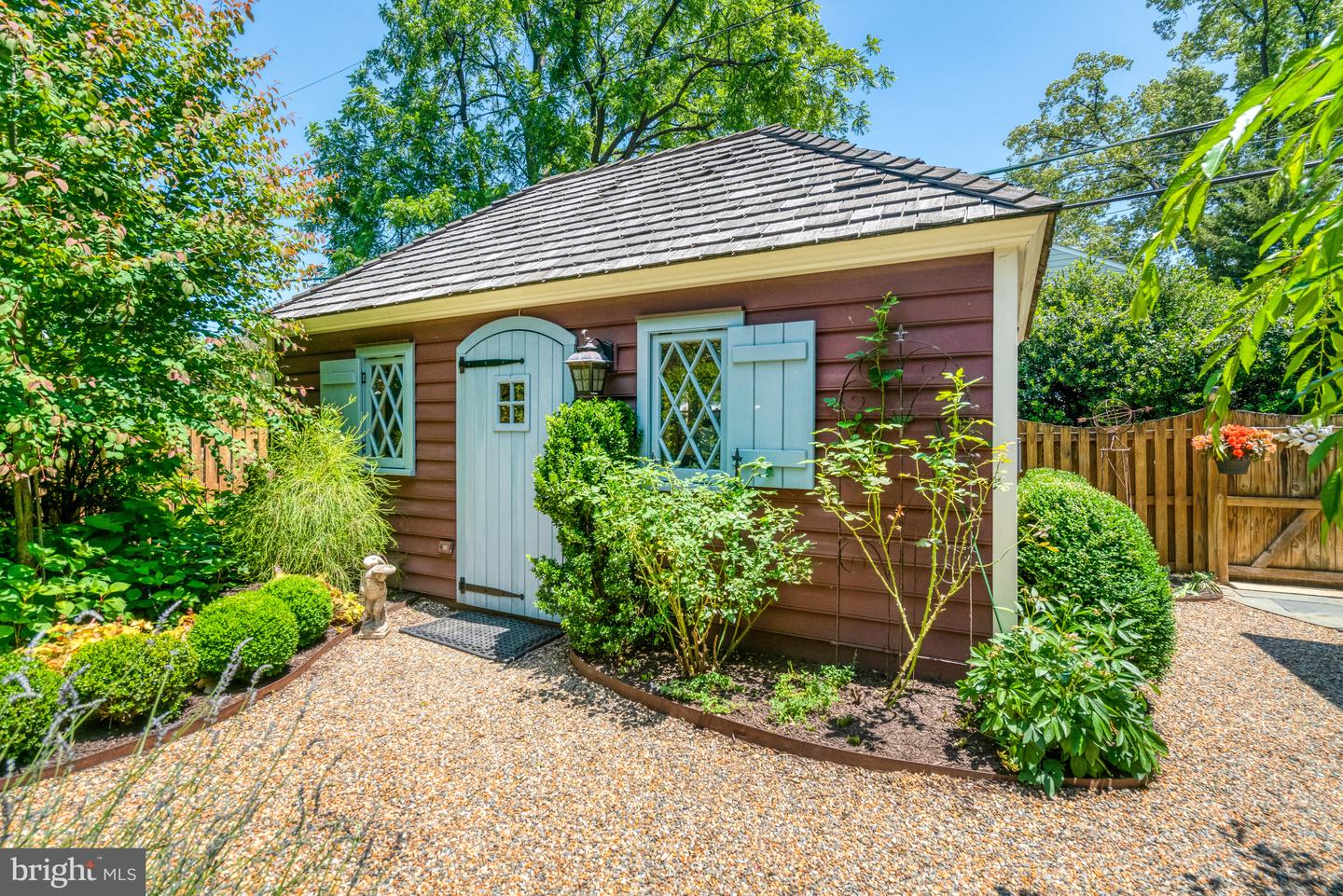 2305 S INGE ST S, ARLINGTON, Virginia 22202, 4 Bedrooms Bedrooms, ,2 BathroomsBathrooms,Residential,For sale,2305 S INGE ST S,VAAR2058458 MLS # VAAR2058458