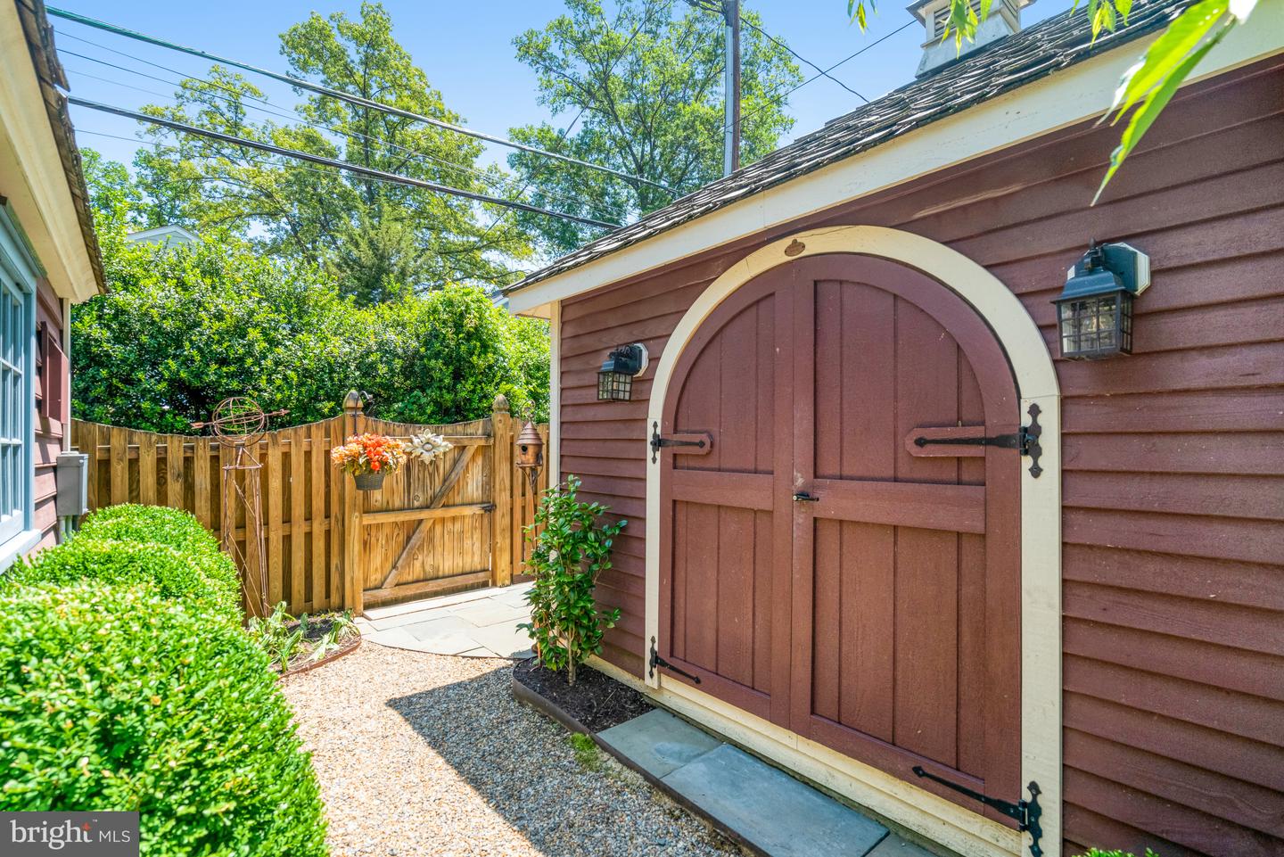 2305 S INGE ST S, ARLINGTON, Virginia 22202, 4 Bedrooms Bedrooms, ,2 BathroomsBathrooms,Residential,For sale,2305 S INGE ST S,VAAR2058458 MLS # VAAR2058458
