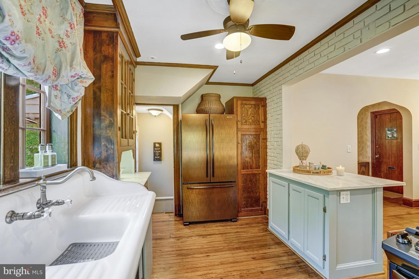2305 S INGE ST S, ARLINGTON, Virginia 22202, 4 Bedrooms Bedrooms, ,2 BathroomsBathrooms,Residential,For sale,2305 S INGE ST S,VAAR2058458 MLS # VAAR2058458