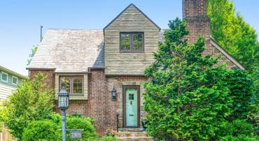2305 S INGE ST S, ARLINGTON, Virginia 22202, 4 Bedrooms Bedrooms, ,2 BathroomsBathrooms,Residential,For sale,2305 S INGE ST S,VAAR2058458 MLS # VAAR2058458