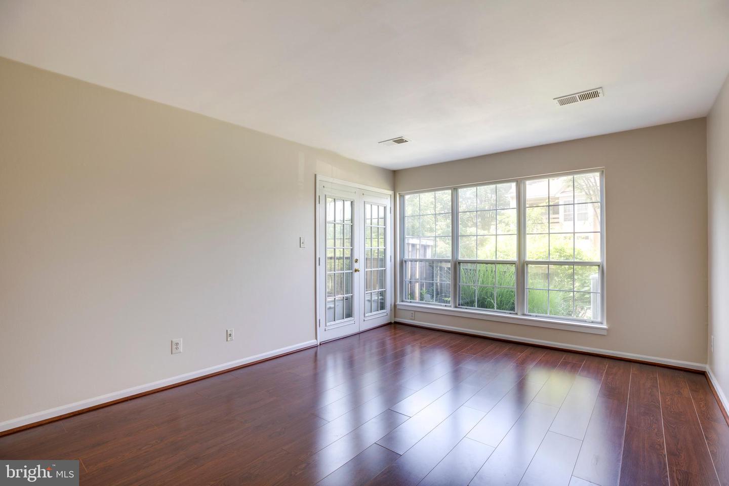 4505 HAZELTINE CT #E, ALEXANDRIA, Virginia 22312, 2 Bedrooms Bedrooms, ,2 BathroomsBathrooms,Residential,For sale,4505 HAZELTINE CT #E,VAFX2244694 MLS # VAFX2244694