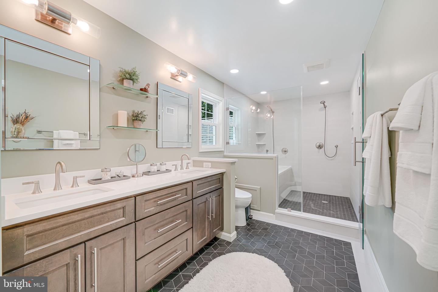 5616 TILIA CT, BURKE, Virginia 22015, 6 Bedrooms Bedrooms, ,3 BathroomsBathrooms,Residential,For sale,5616 TILIA CT,VAFX2244908 MLS # VAFX2244908