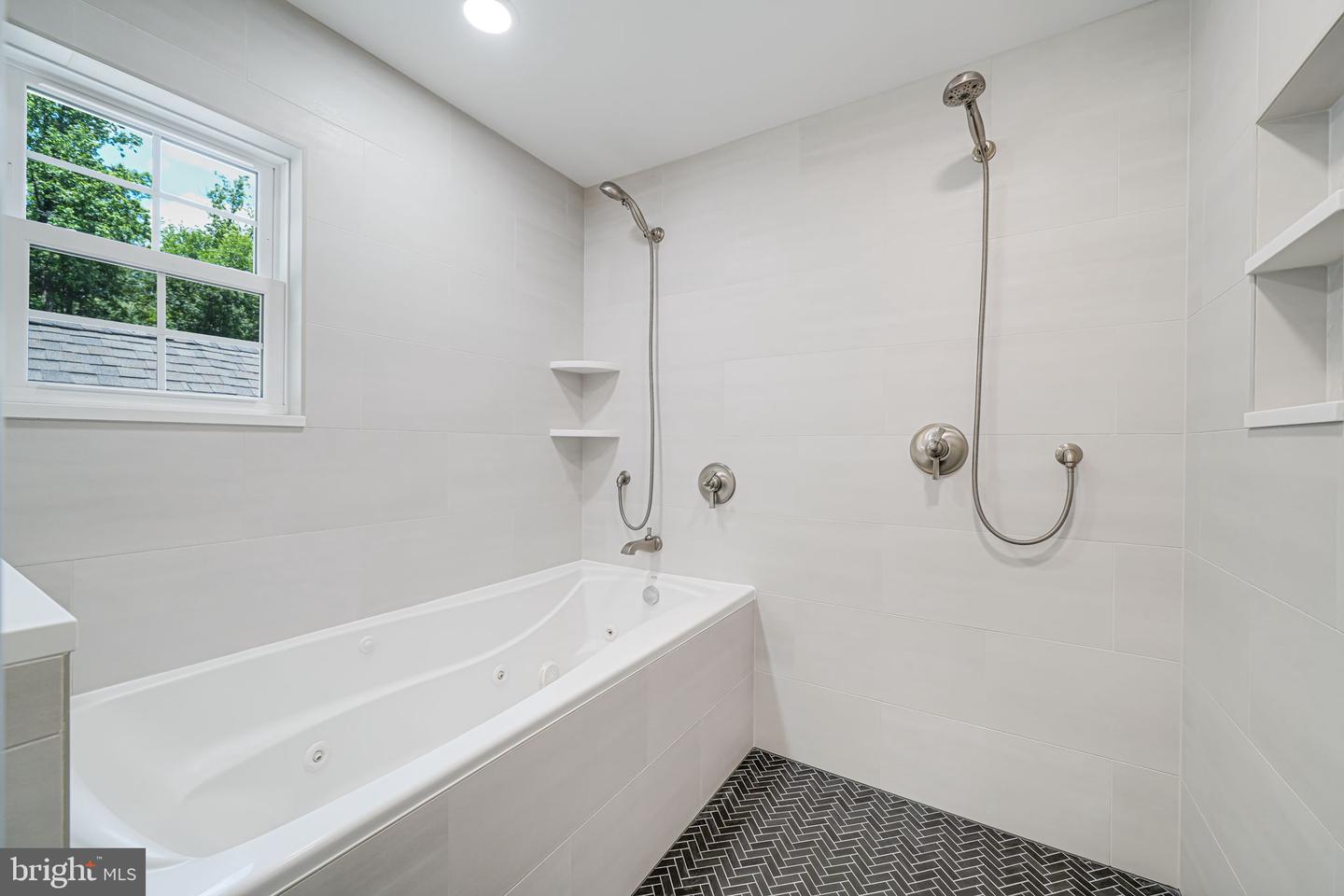 5616 TILIA CT, BURKE, Virginia 22015, 6 Bedrooms Bedrooms, ,3 BathroomsBathrooms,Residential,For sale,5616 TILIA CT,VAFX2244908 MLS # VAFX2244908