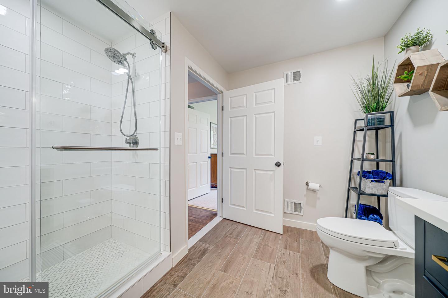 5616 TILIA CT, BURKE, Virginia 22015, 6 Bedrooms Bedrooms, ,3 BathroomsBathrooms,Residential,For sale,5616 TILIA CT,VAFX2244908 MLS # VAFX2244908