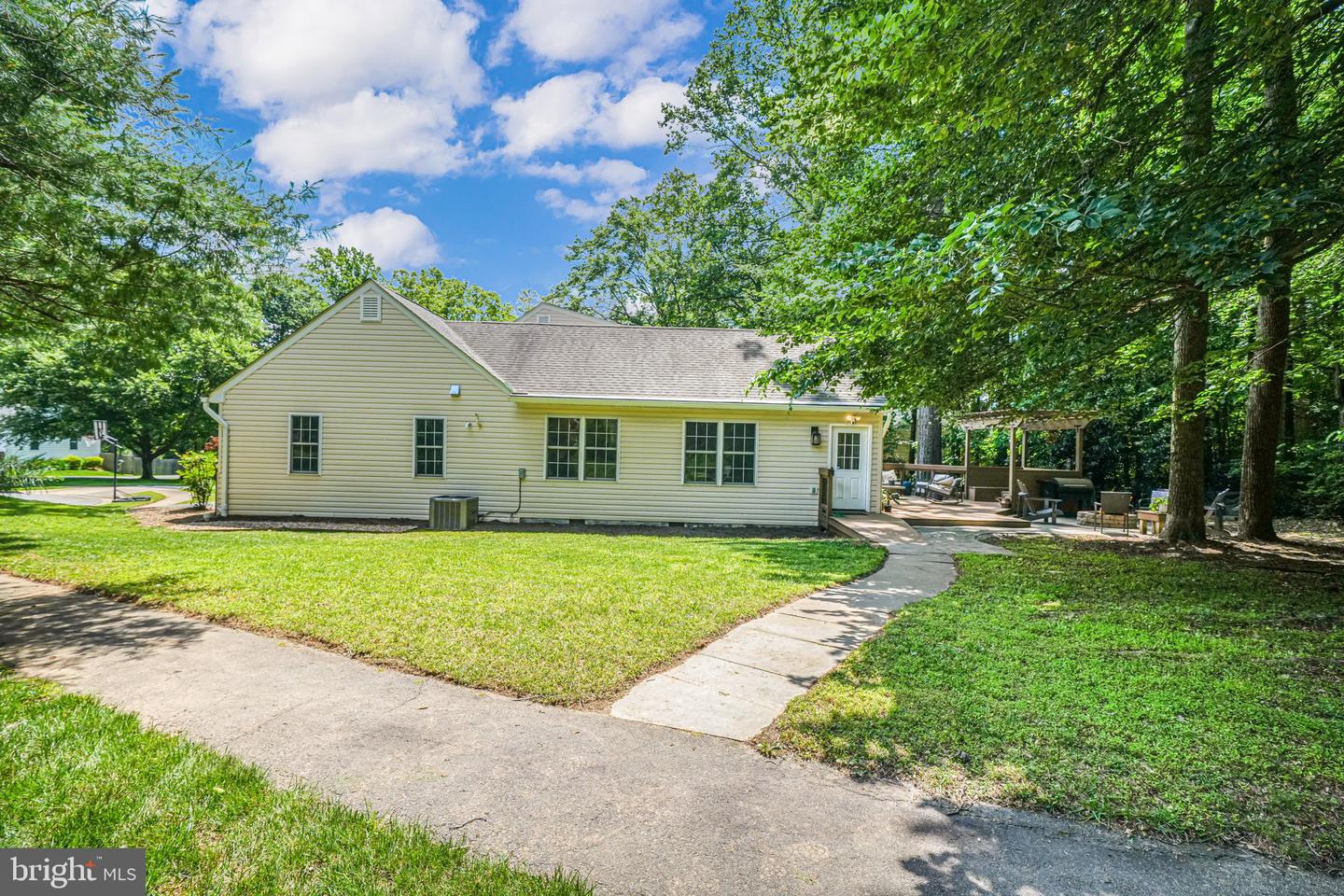 5616 TILIA CT, BURKE, Virginia 22015, 6 Bedrooms Bedrooms, ,3 BathroomsBathrooms,Residential,For sale,5616 TILIA CT,VAFX2244908 MLS # VAFX2244908