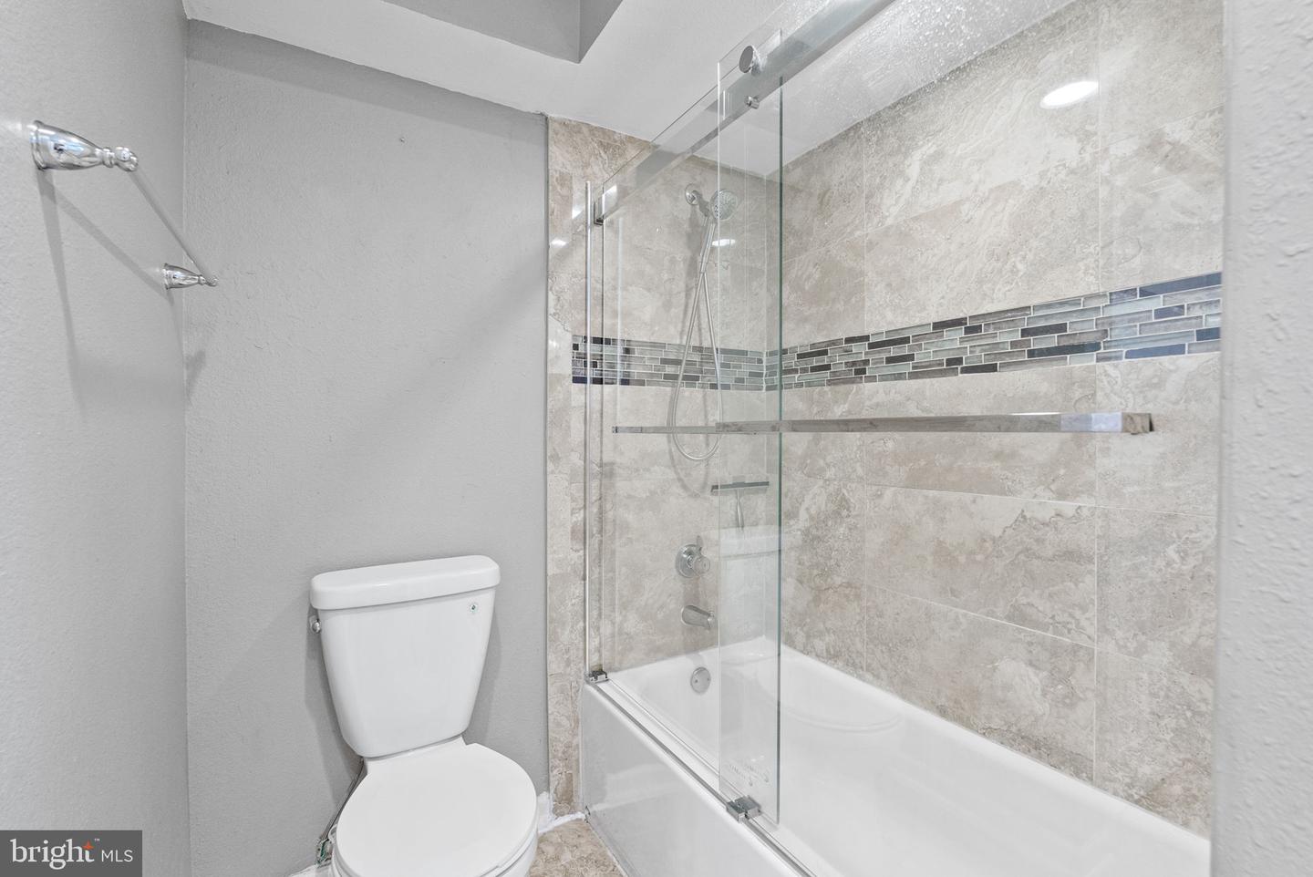 3315 WYNDHAM CIR #1223, ALEXANDRIA, Virginia 22302, 1 Bedroom Bedrooms, ,1 BathroomBathrooms,Residential,For sale,3315 WYNDHAM CIR #1223,VAAX2046026 MLS # VAAX2046026