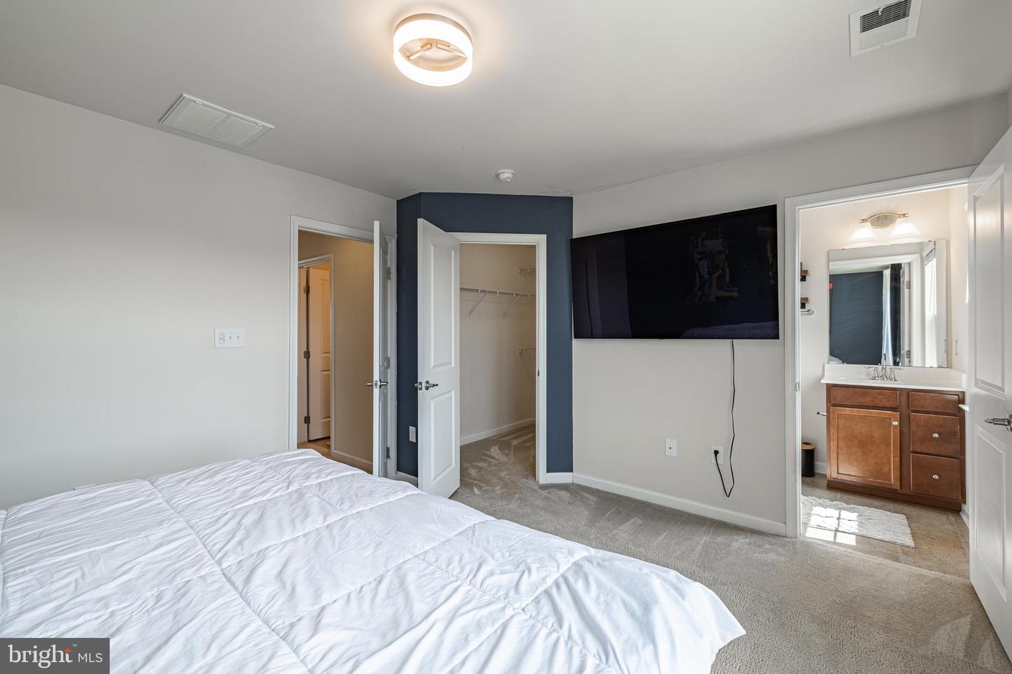 2015 ELM TREE CT, CHARLOTTESVILLE, Virginia 22911, 3 Bedrooms Bedrooms, ,3 BathroomsBathrooms,Residential,For sale,2015 ELM TREE CT,VAAB2001002 MLS # VAAB2001002