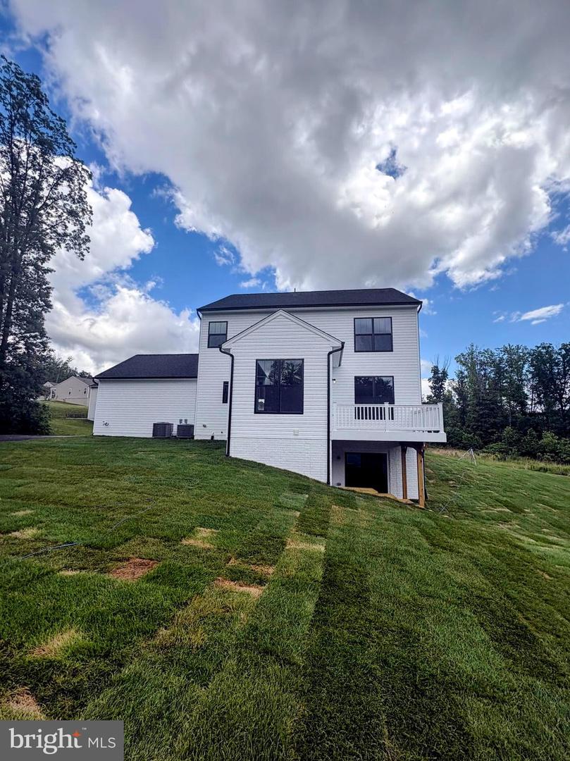 22 CLYDESDALE RD, FREDERICKSBURG, Virginia 22405, 5 Bedrooms Bedrooms, ,3 BathroomsBathrooms,Residential,For sale,22 CLYDESDALE RD,VAST2039528 MLS # VAST2039528