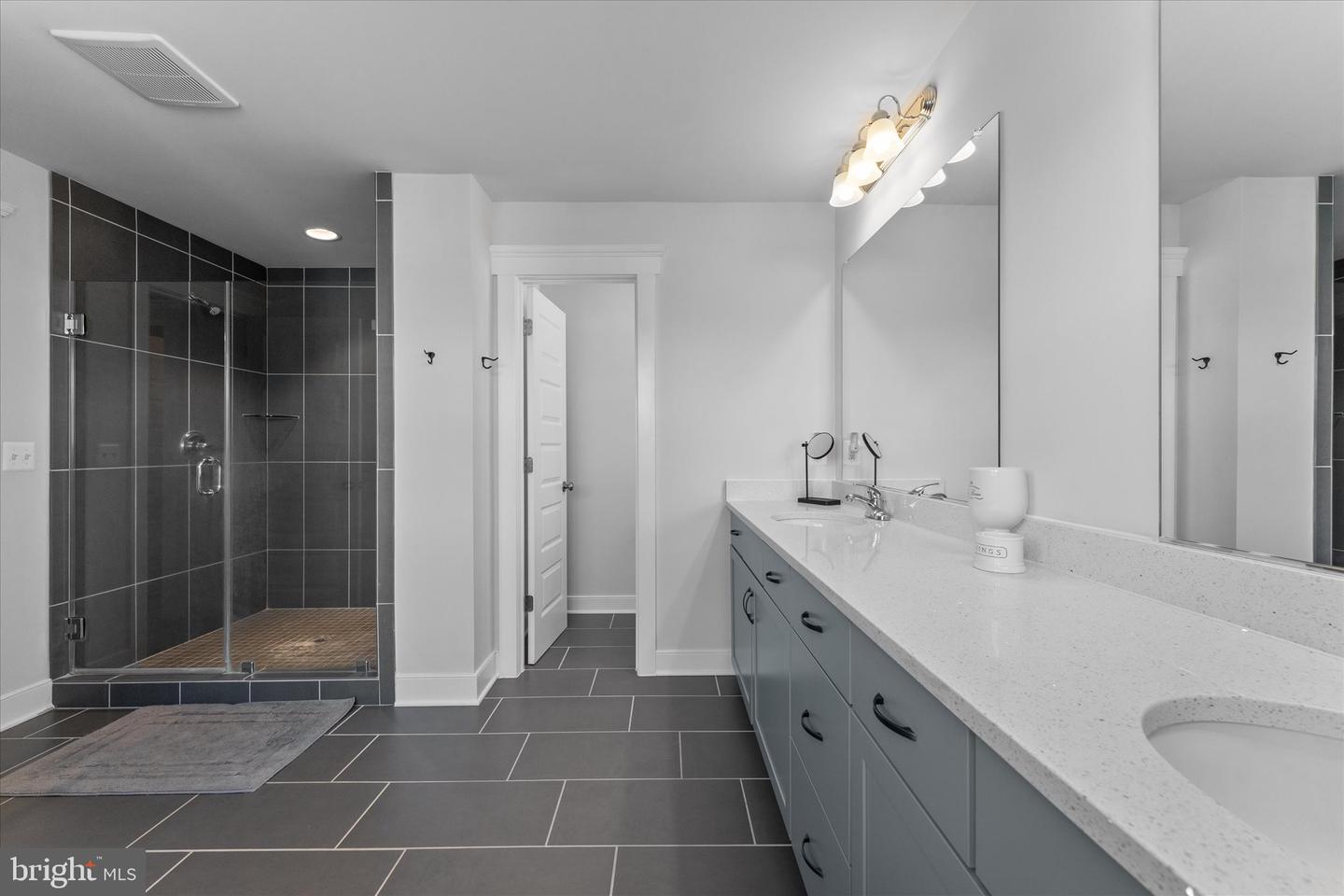 17968 RIDGEWOOD PL, ROUND HILL, Virginia 20141, 4 Bedrooms Bedrooms, 9 Rooms Rooms,4 BathroomsBathrooms,Residential,For sale,17968 RIDGEWOOD PL,VALO2098834 MLS # VALO2098834