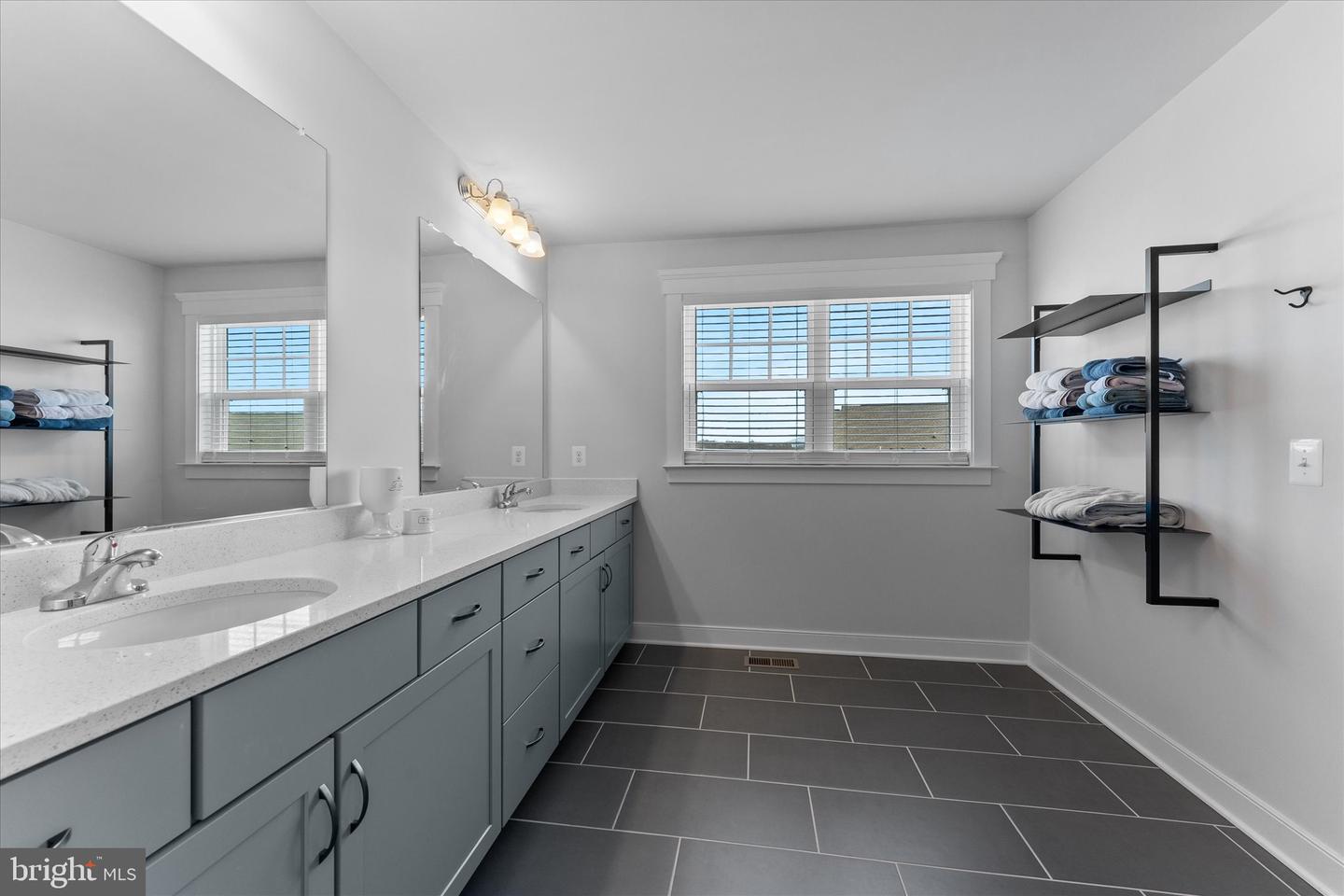 17968 RIDGEWOOD PL, ROUND HILL, Virginia 20141, 4 Bedrooms Bedrooms, 9 Rooms Rooms,4 BathroomsBathrooms,Residential,For sale,17968 RIDGEWOOD PL,VALO2098834 MLS # VALO2098834