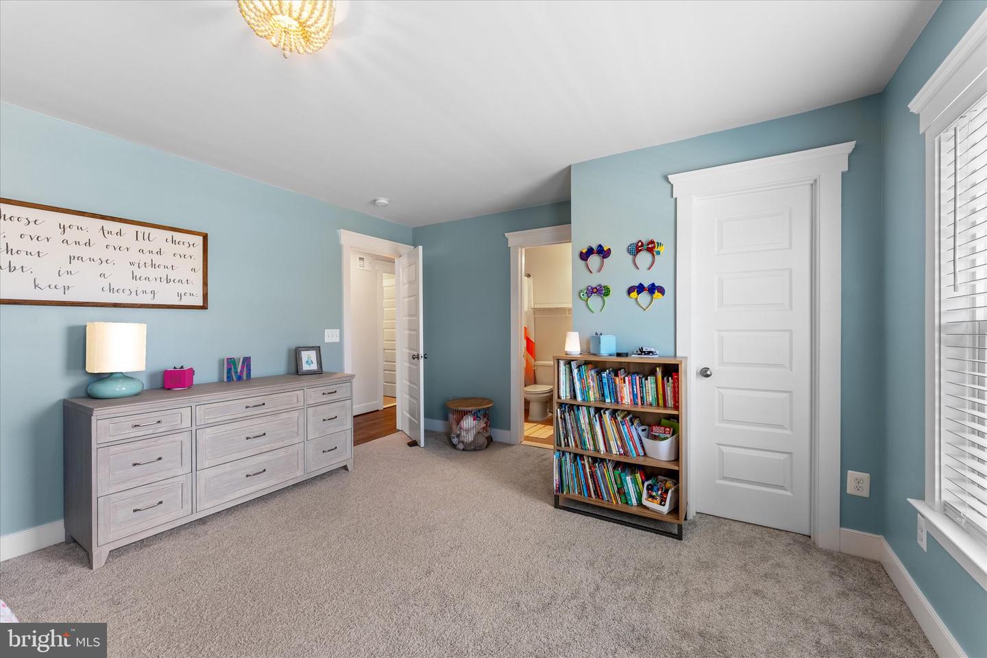 17968 RIDGEWOOD PL, ROUND HILL, Virginia 20141, 4 Bedrooms Bedrooms, 9 Rooms Rooms,4 BathroomsBathrooms,Residential,For sale,17968 RIDGEWOOD PL,VALO2098834 MLS # VALO2098834