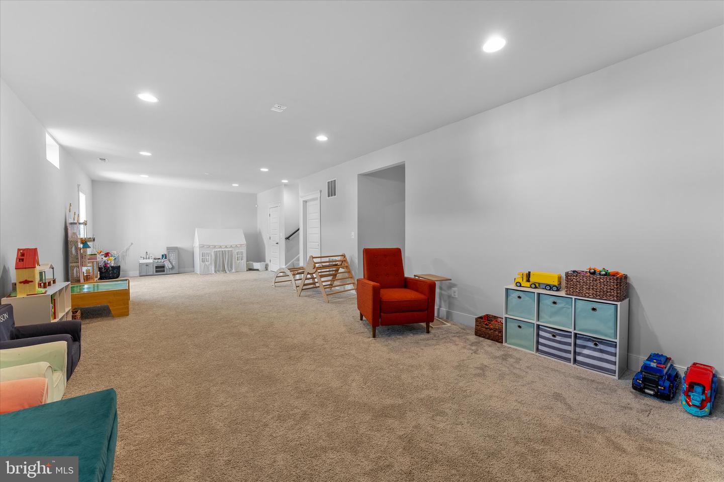 17968 RIDGEWOOD PL, ROUND HILL, Virginia 20141, 4 Bedrooms Bedrooms, 9 Rooms Rooms,4 BathroomsBathrooms,Residential,For sale,17968 RIDGEWOOD PL,VALO2098834 MLS # VALO2098834
