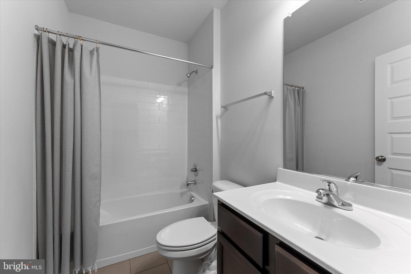 17968 RIDGEWOOD PL, ROUND HILL, Virginia 20141, 4 Bedrooms Bedrooms, 9 Rooms Rooms,4 BathroomsBathrooms,Residential,For sale,17968 RIDGEWOOD PL,VALO2098834 MLS # VALO2098834