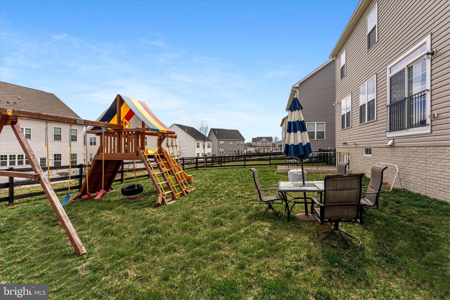 17968 RIDGEWOOD PL, ROUND HILL, Virginia 20141, 4 Bedrooms Bedrooms, 9 Rooms Rooms,4 BathroomsBathrooms,Residential,For sale,17968 RIDGEWOOD PL,VALO2098834 MLS # VALO2098834