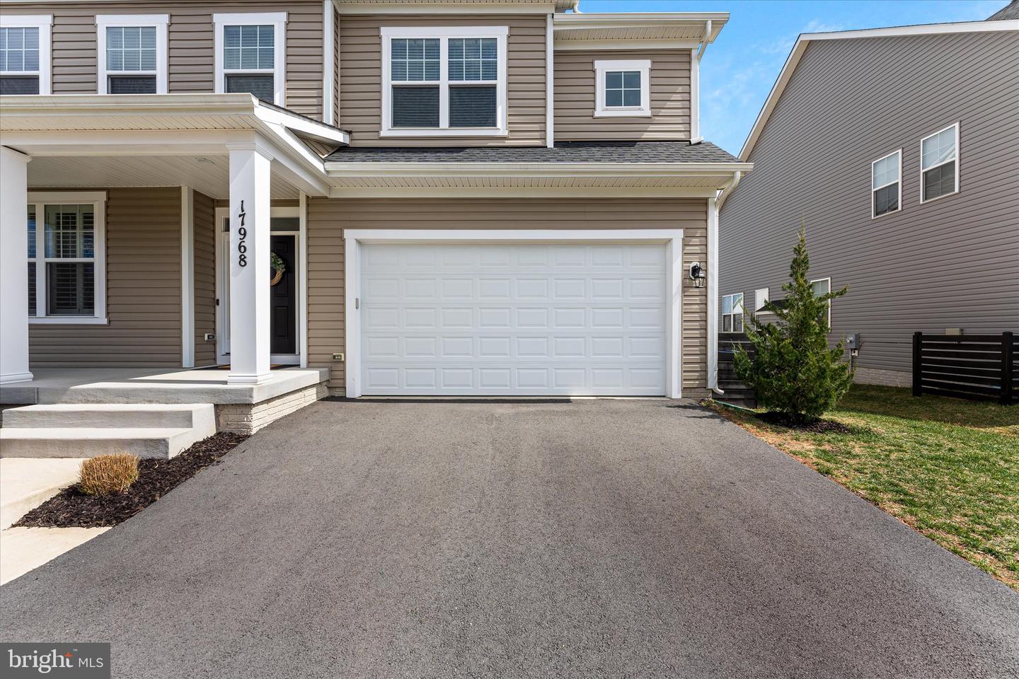 17968 RIDGEWOOD PL, ROUND HILL, Virginia 20141, 4 Bedrooms Bedrooms, 9 Rooms Rooms,4 BathroomsBathrooms,Residential,For sale,17968 RIDGEWOOD PL,VALO2098834 MLS # VALO2098834