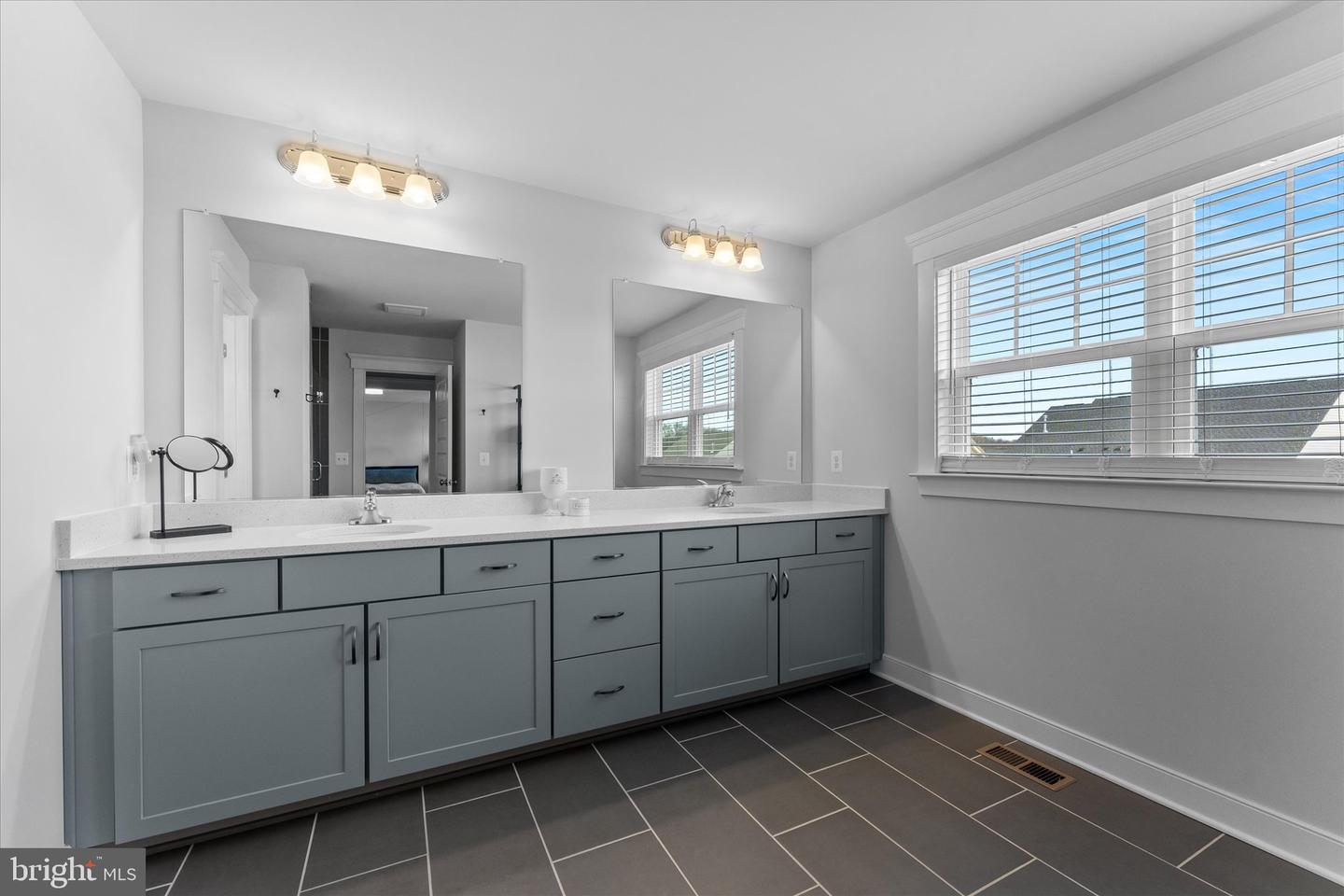17968 RIDGEWOOD PL, ROUND HILL, Virginia 20141, 4 Bedrooms Bedrooms, 9 Rooms Rooms,4 BathroomsBathrooms,Residential,For sale,17968 RIDGEWOOD PL,VALO2098834 MLS # VALO2098834