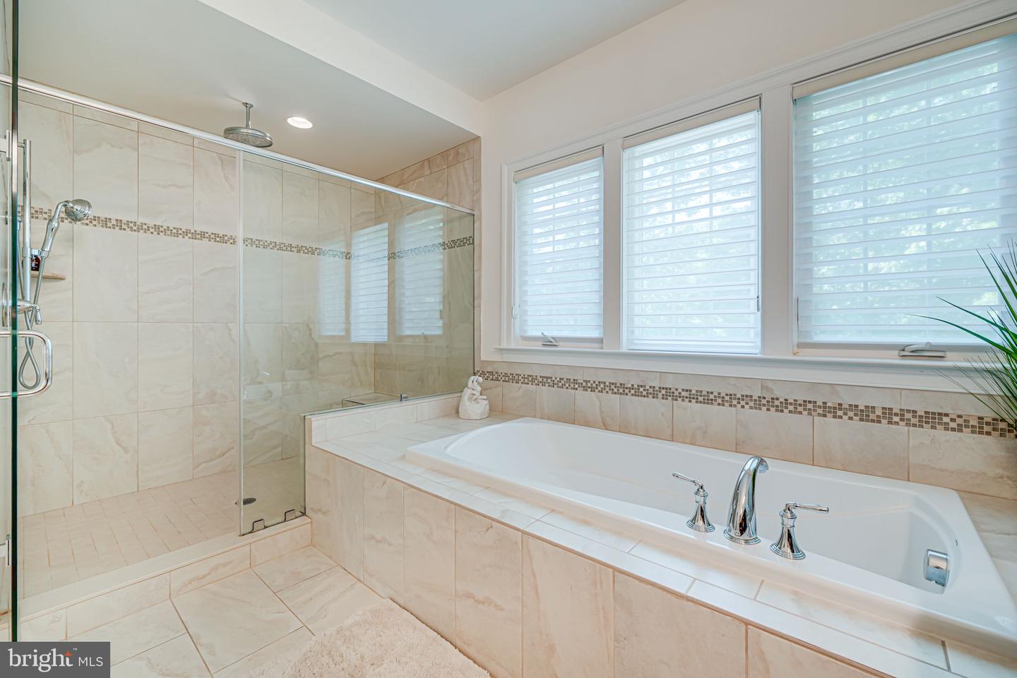 6513 MANOR RIDGE CT, FALLS CHURCH, Virginia 22043, 5 Bedrooms Bedrooms, ,5 BathroomsBathrooms,Residential,For sale,6513 MANOR RIDGE CT,VAFX2245278 MLS # VAFX2245278