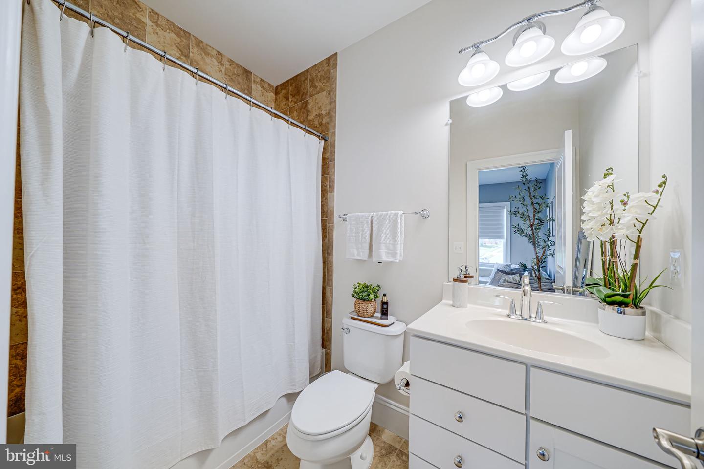 6513 MANOR RIDGE CT, FALLS CHURCH, Virginia 22043, 5 Bedrooms Bedrooms, ,5 BathroomsBathrooms,Residential,For sale,6513 MANOR RIDGE CT,VAFX2245278 MLS # VAFX2245278