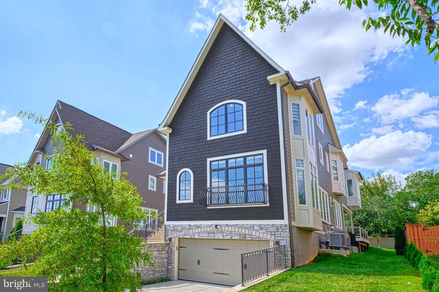1600 GREAT FALLS ST, MCLEAN, Virginia 22101, 6 Bedrooms Bedrooms, ,5 BathroomsBathrooms,Residential,For sale,1600 GREAT FALLS ST,VAFX2245494 MLS # VAFX2245494
