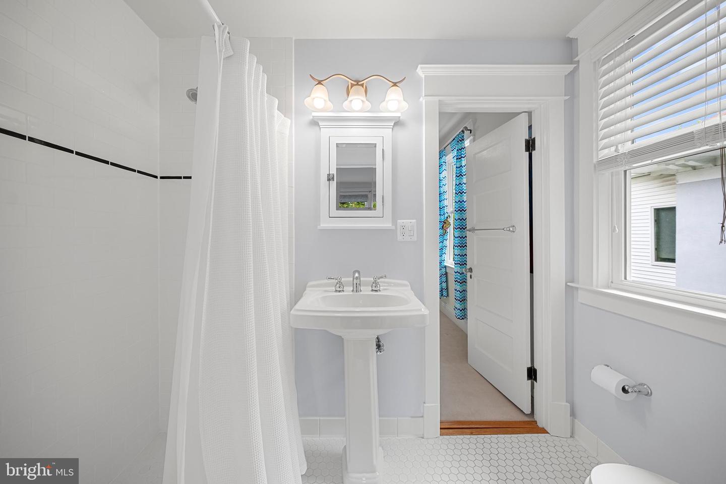 2811 35TH ST NW, WASHINGTON, District Of Columbia 20007, 7 Bedrooms Bedrooms, ,5 BathroomsBathrooms,Residential,For sale,2811 35TH ST NW,DCDC2204172 MLS # DCDC2204172